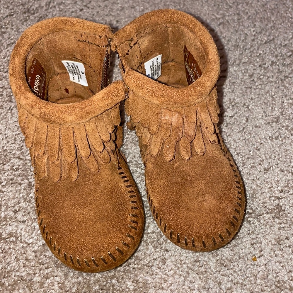 Baby girl brown Minnetonka fringe booties